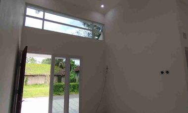 rumah baru di selatan pasar godean, dekat calon POLDA DIY