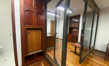 ARRIENDA OFICINA EN EL CENTRO