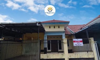 For Quick Sale: Move-In Ready Home Facing a Green Park in a City Cluster