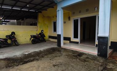 For Quick Sale: Move-In Ready Home Facing a Green Park in a City Cluster