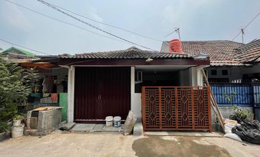 SALE! HOUSE AT PONDOK UNGU PERMAI BLOK LL4 NO. 2 THERES KIOS AT FRONT OF HOUSE