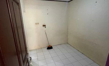 SALE! HOUSE AT PONDOK UNGU PERMAI BLOK LL4 NO. 2 THERES KIOS AT FRONT OF HOUSE