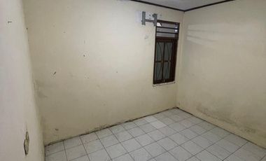 SALE! HOUSE AT PONDOK UNGU PERMAI BLOK LL4 NO. 2 THERES KIOS AT FRONT OF HOUSE