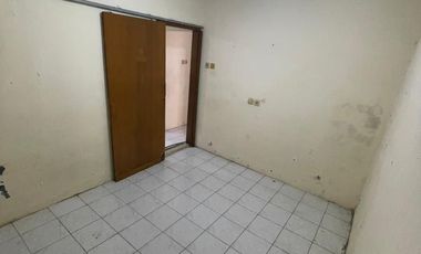 SALE! HOUSE AT PONDOK UNGU PERMAI BLOK LL4 NO. 2 THERES KIOS AT FRONT OF HOUSE