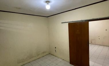 SALE! HOUSE AT PONDOK UNGU PERMAI BLOK LL4 NO. 2 THERES KIOS AT FRONT OF HOUSE