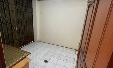 SALE! HOUSE AT PONDOK UNGU PERMAI BLOK LL4 NO. 2 THERES KIOS AT FRONT OF HOUSE