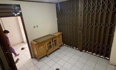 SALE! HOUSE AT PONDOK UNGU PERMAI BLOK LL4 NO. 2 THERES KIOS AT FRONT OF HOUSE