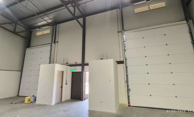 Venta bodega industrial 320 m² + mezanine 100 m² – Complejo ALMAX, Guayaquil