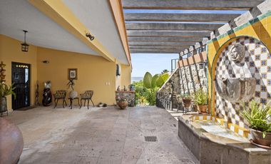 Incomparable casa con espectaculares vistas, en vista del lago, country club!