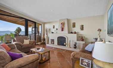 Incomparable casa con espectaculares vistas, en vista del lago, country club!