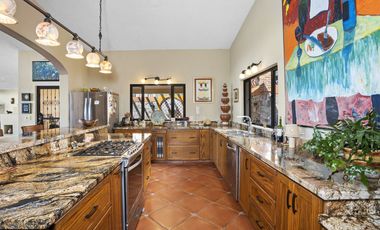 Incomparable casa con espectaculares vistas, en vista del lago, country club!