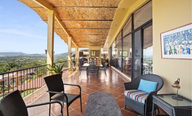 Incomparable casa con espectaculares vistas, en vista del lago, country club!