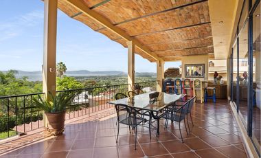 Incomparable casa con espectaculares vistas, en vista del lago, country club!