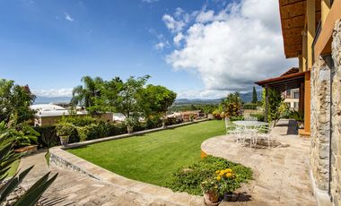 Incomparable casa con espectaculares vistas, en vista del lago, country club!