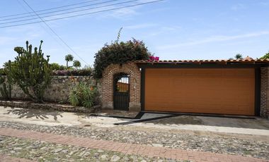 Incomparable casa con espectaculares vistas, en vista del lago, country club!