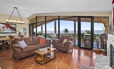Incomparable casa con espectaculares vistas, en vista del lago, country club!