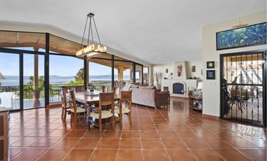 Incomparable casa con espectaculares vistas, en vista del lago, country club!