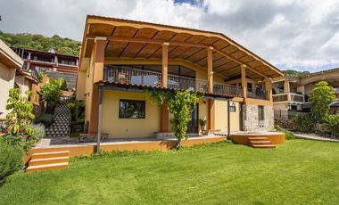 Incomparable casa con espectaculares vistas, en vista del lago, country club!