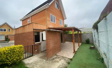 SE ARRIENDA CASA EN ALTO LAGUNA, CASA DE 3 PISOS