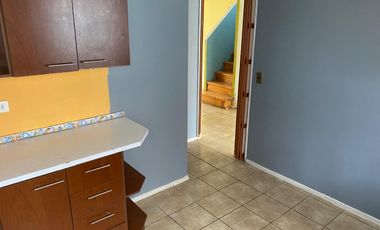 SE ARRIENDA CASA EN ALTO LAGUNA, CASA DE 3 PISOS