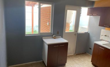 SE ARRIENDA CASA EN ALTO LAGUNA, CASA DE 3 PISOS