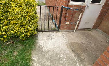 SE ARRIENDA CASA EN ALTO LAGUNA, CASA DE 3 PISOS