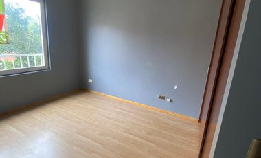 SE ARRIENDA CASA EN ALTO LAGUNA, CASA DE 3 PISOS