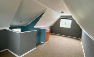 SE ARRIENDA CASA EN ALTO LAGUNA, CASA DE 3 PISOS