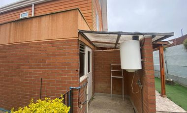 SE ARRIENDA CASA EN ALTO LAGUNA, CASA DE 3 PISOS