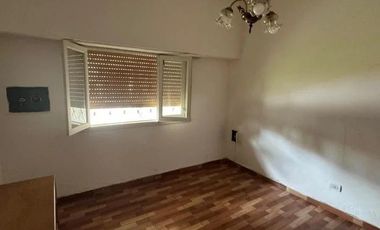 CHALET 3 AMB. UBICADO EN CALLE MEXICO AL 1.100 BARRIO RESIDENCIAL CON MUY BUEN ENTORNO MEXICO AL 1100