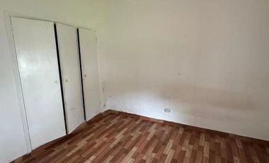 CHALET 3 AMB. UBICADO EN CALLE MEXICO AL 1.100 BARRIO RESIDENCIAL CON MUY BUEN ENTORNO MEXICO AL 1100