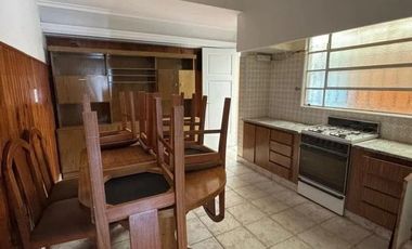 CHALET 3 AMB. UBICADO EN CALLE MEXICO AL 1.100 BARRIO RESIDENCIAL CON MUY BUEN ENTORNO MEXICO AL 1100