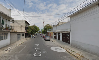 CAS EN VENTA EN NEZAHUALCOYOSTL ESTADO DE MEXICO CERCA DE  DE PLAZA EL SALADO Y METRO ACATITLA