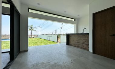 RESIDENCIA NUEVA EN VENTA EN FRACCIONAMIENTO LOMAS DE COCOYOC, MORELOS