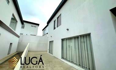 Casa amoblada en renta, en urbanización privada sector sur, cerca a Plaza Baradacco, Manta Ecuador