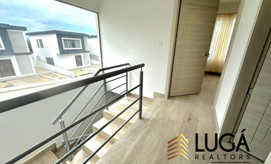 Casa amoblada en renta, en urbanización privada sector sur, cerca a Plaza Baradacco, Manta Ecuador