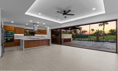 Casa de lujo en venta en Los Tigres con vista al campo de Golf.