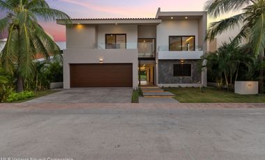 Casa de lujo en venta en Los Tigres con vista al campo de Golf.