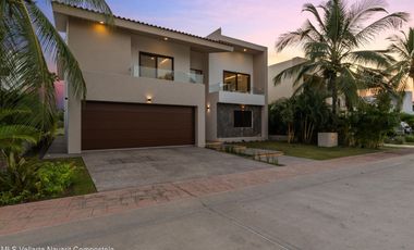 Casa de lujo en venta en Los Tigres con vista al campo de Golf.