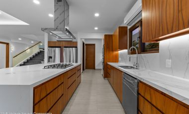 Casa de lujo en venta en Los Tigres con vista al campo de Golf.