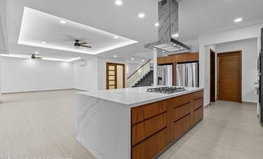 Casa de lujo en venta en Los Tigres con vista al campo de Golf.