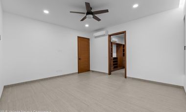 Casa de lujo en venta en Los Tigres con vista al campo de Golf.