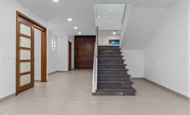 Casa de lujo en venta en Los Tigres con vista al campo de Golf.