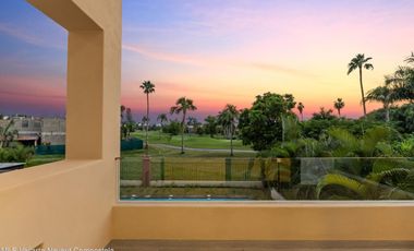 Casa de lujo en venta en Los Tigres con vista al campo de Golf.