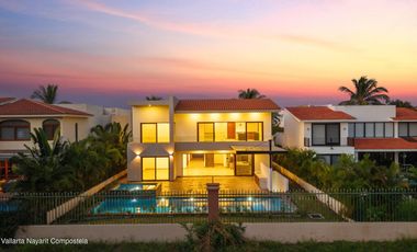 Casa de lujo en venta en Los Tigres con vista al campo de Golf.