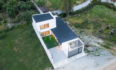 En Venta Amplia  Casa Por Estrenar en Paute