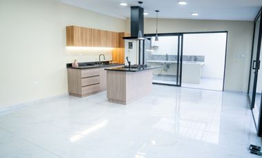 En Venta Amplia  Casa Por Estrenar en Paute
