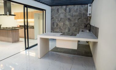 En Venta Amplia  Casa Por Estrenar en Paute