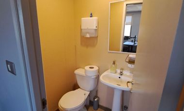 Excelente Oficina  2 Privados , 2 baños a pasos de Av. Libertad para entrega inmediata
