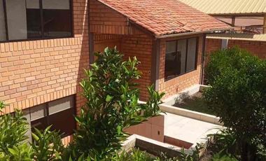 hermosa casa en venta amplia de 5 habitaciones sector san Sebastián el batán